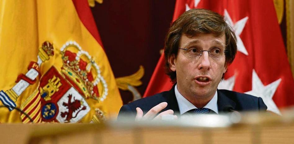 El pelotazo de las mascarillas de Madrid: falsos expertos y productos defectuosos