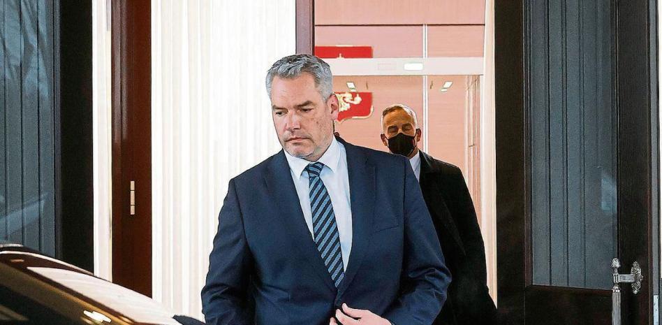 El mensaje del canciller austríaco a Putin: habrá sanciones mientras la gente muera en Ucrania