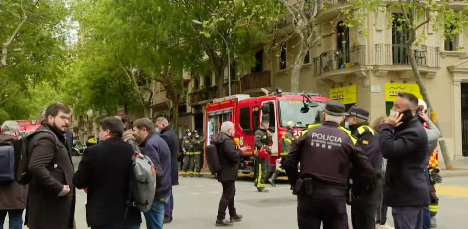 Los Mossos custodian en el hospital a la propietaria del bar incendiado en Barcelona