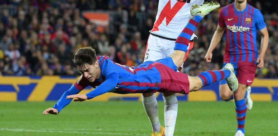 El Barça cae en una profunda depresión que salva al Rayo