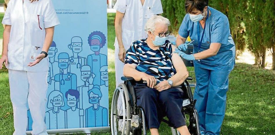 Sanidad autorizará la cuarta dosis de la vacuna contra la covid para los mayores de 80