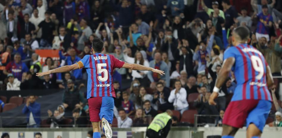 Un Barça de mínimos avanza hacia la Champions con un triunfo gris