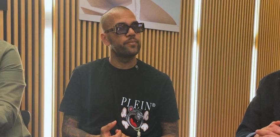 Dani Alves: “Tengo que seguir en el Barça porque yo soy único”
