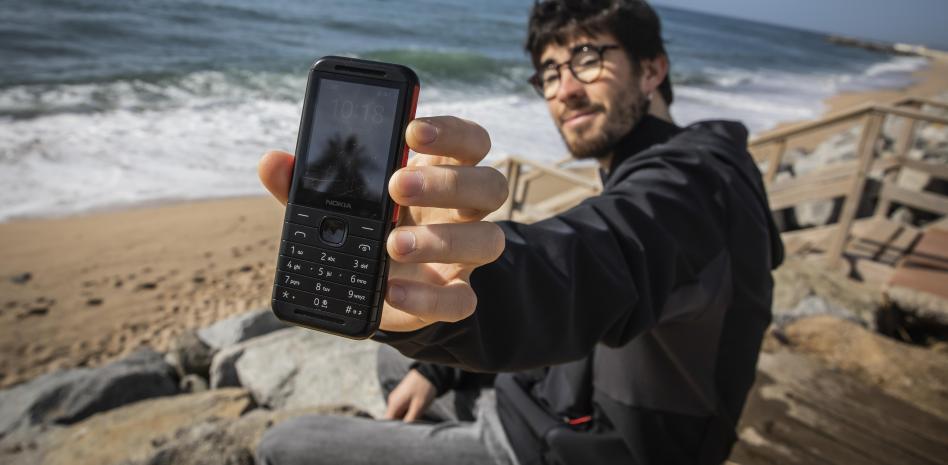 El regreso de los teléfonos tontos