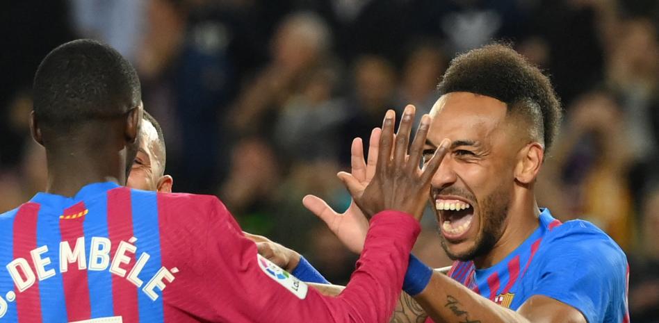Dembélé saca al Barça de una gran confusión