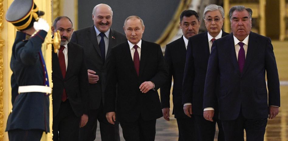 Rusia responderá si la entrada de Finlandia y Suecia en la OTAN incluye armas, avisa Putin