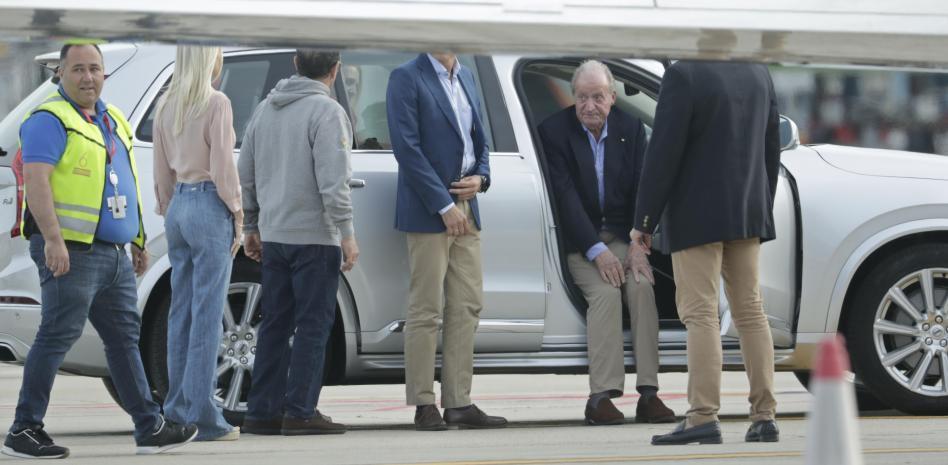 El rey Juan Carlos cumple su anhelo de volver a España aunque sea de visita