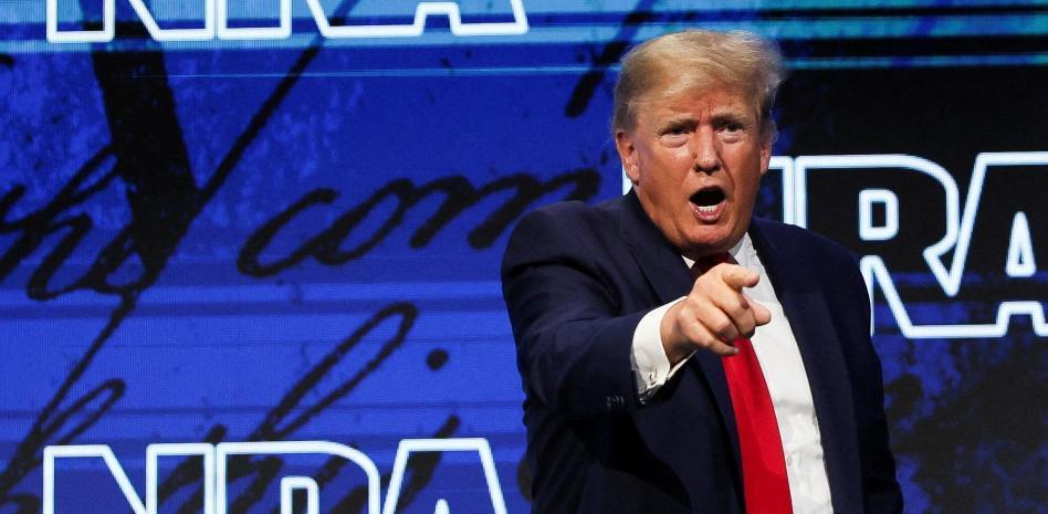 Trump pide que se arme a los profesores