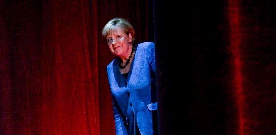 Merkel defiende su política hacia Rusia y se pregunta si “se podría haber evitado la tragedia” de la guerra en Ucrania