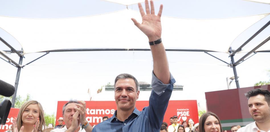 Sánchez carga contra Feijóo por apoyar las “presiones” de Argelia, en lugar de defender los intereses de España