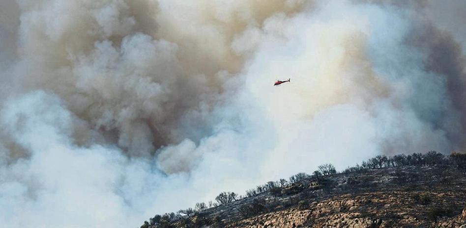 Los bomberos se centran en Artesa de Segre tras estabilizar los fuegos de Olivella y Bot