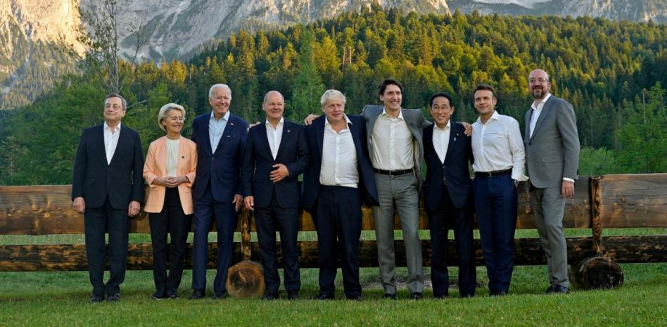 Biden anuncia que el G-7 prohibirá las importaciones de oro de Rusia