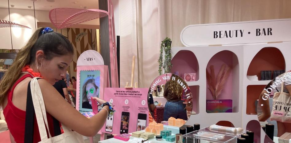 Shein decepciona en Barcelona: "Si sé que no te puedes llevar la ropa no me levanto a las 4h"