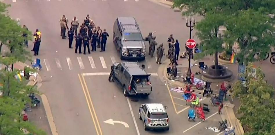 Al menos seis muertos en un tiroteo durante un desfile por el Día de la Independencia en Illinois