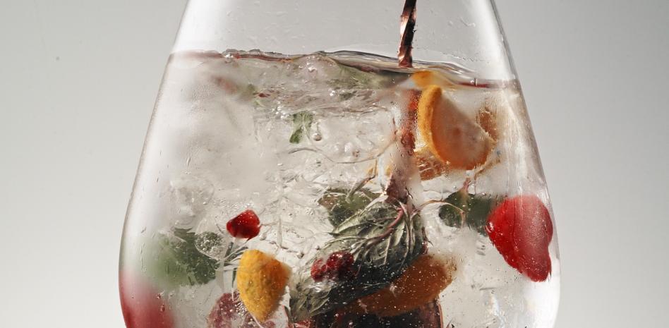 Las 12 bebidas no alcohólicas que debes evitar a partir de los 40