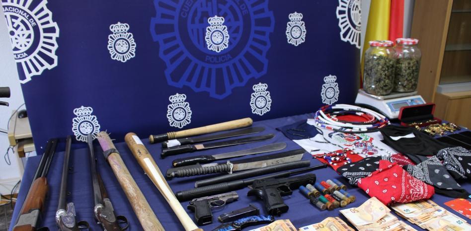 Los Dominican Don't Play se alían con hackers para comprar armas con dinero estafado