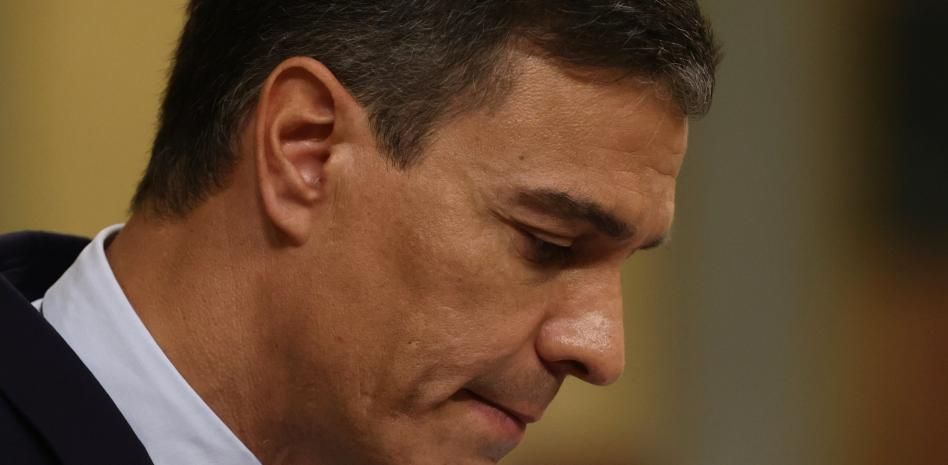 Sánchez anuncia la creación de un impuesto excepcional a las grandes eléctricas y bancos