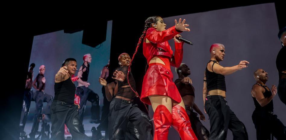 Rosalía renace de cuero y motorizada en el Motomami World Tour