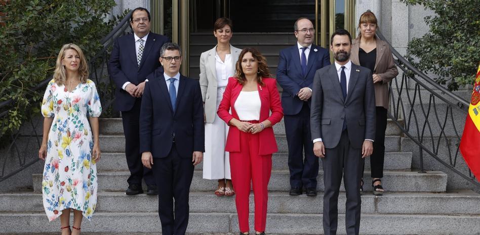 La mesa de diálogo fija la vía para sacar de los tribunales el ‘procés’ y el catalán