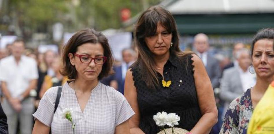 Una minoría ensombrece el homenaje de Catalunya a las víctimas de la Rambla