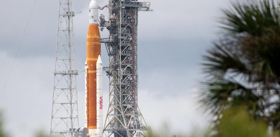 La misión Artemis a la Luna esquiva las tormentas y mantiene su plan de despegue