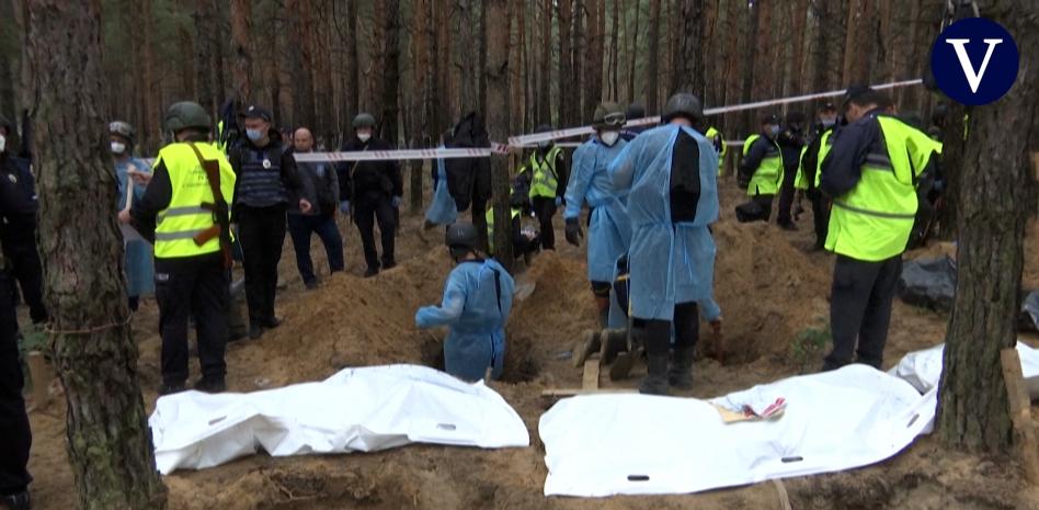 La UE pide una investigación tras las evidencias de torturas en las fosas comunes de Izium