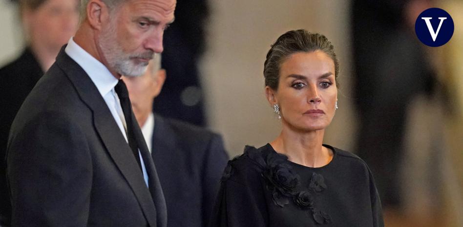 Los Reyes rinden tributo a Isabel II