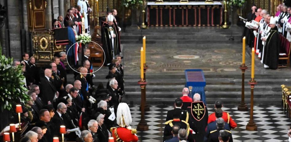 Los Reyes se sientan junto a Juan Carlos y Sofía en el funeral de Isabel II