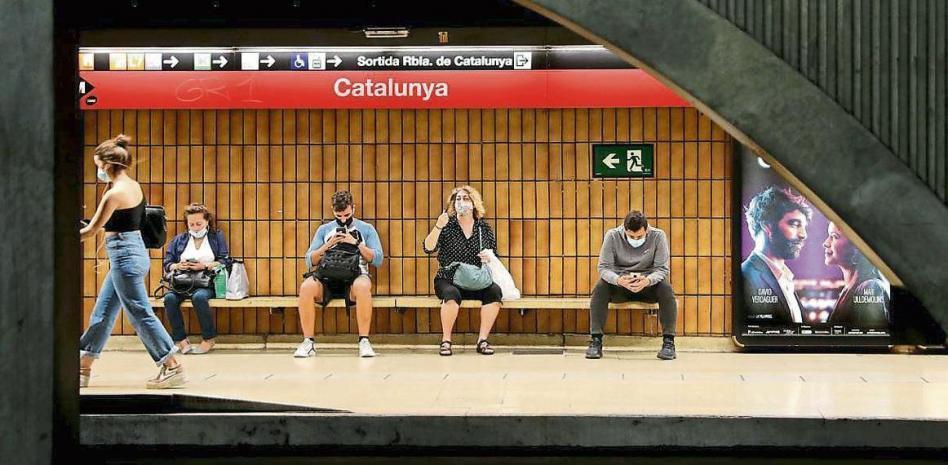 Sanidad estudia retirar esta semana la mascarilla en el transporte público