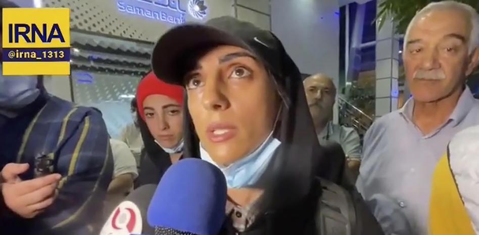 La escaladora iraní Elnaz Rekabi llega a Teherán e insiste en que no quiso competir sin hiyab