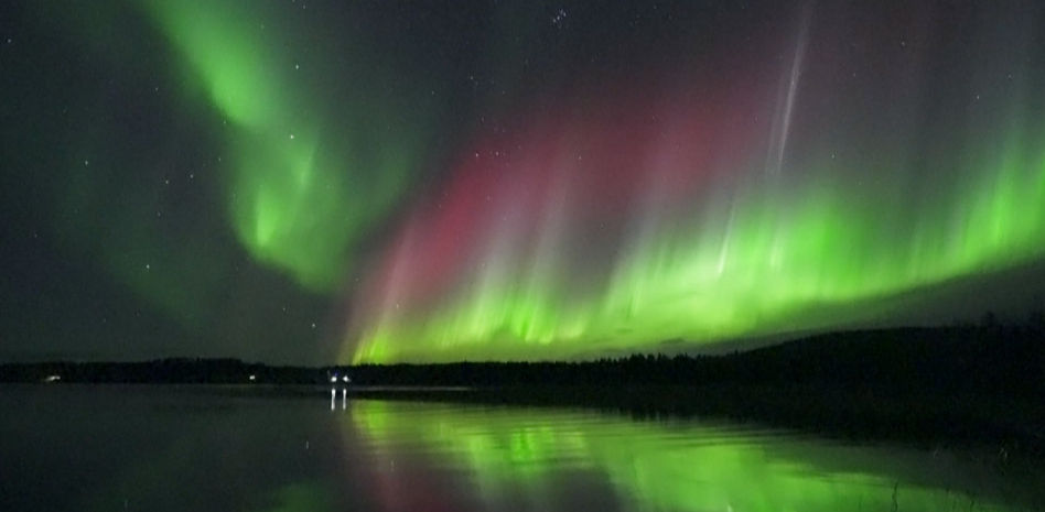 Las fascinantes auroras boreales rojas se dejan ver en el Círculo Polar Ártico