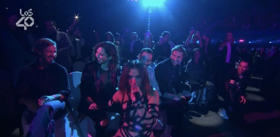 El 'perreo' viral de Anitta a Isabel Díaz Ayuso en 'LOS40 Music Awards'