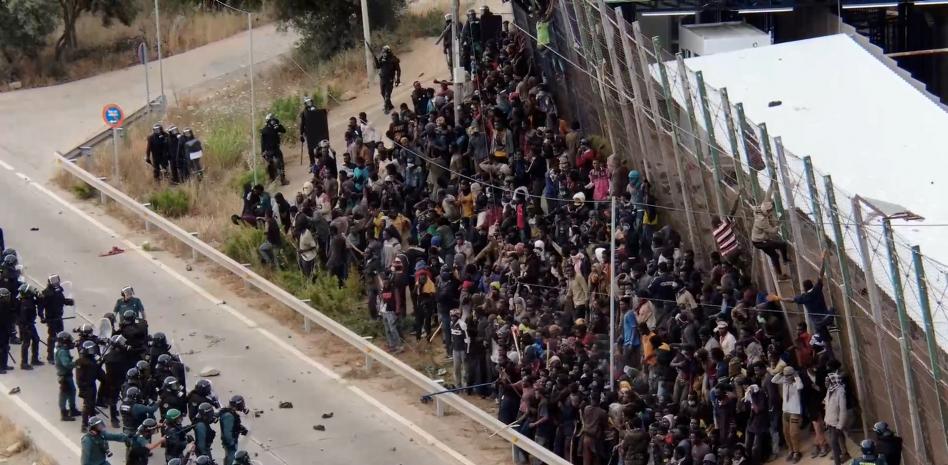 La tragedia de la valla de Melilla asedia al ministro Marlaska