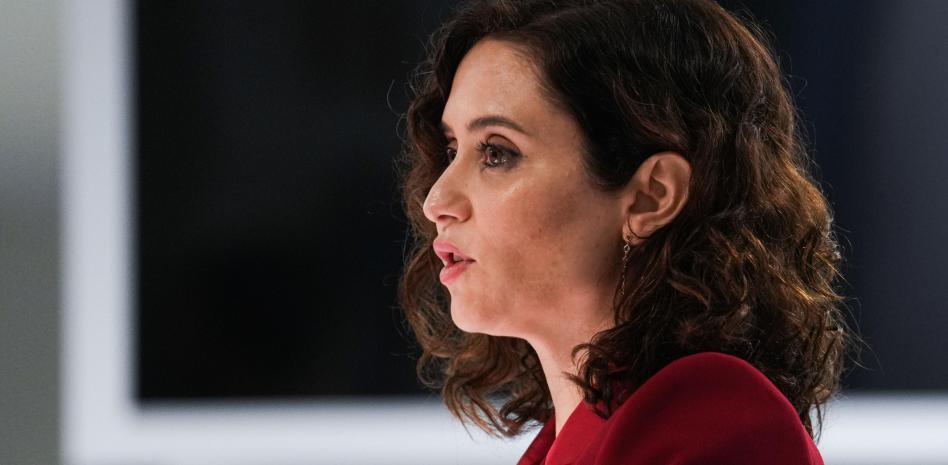 Ayuso se abre a negociar con los sindicatos tras la multitudinaria marcha por la sanidad pública