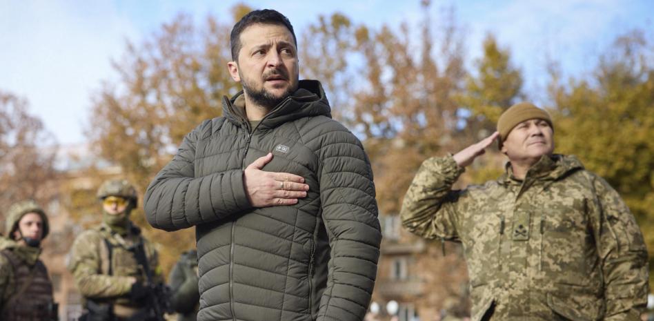 Zelenski visita Jersón pocas horas después de la retirada de tropas rusas