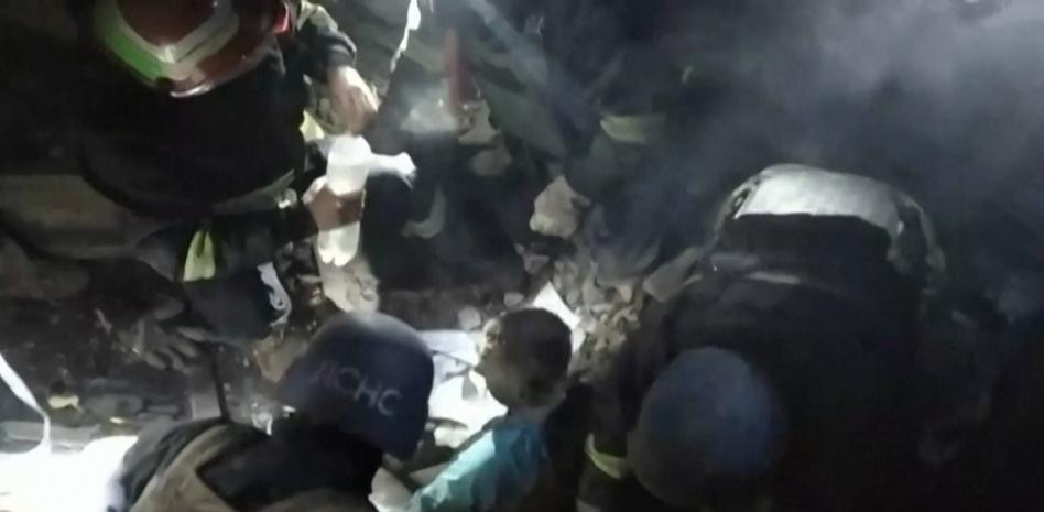 Muere un bebé en un ataque ruso contra una maternidad de Zaporiyia