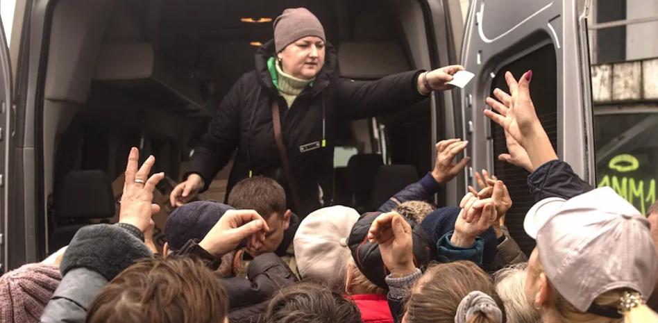 Los habitantes de Jersón dudan entre dejar la ciudad o quedarse