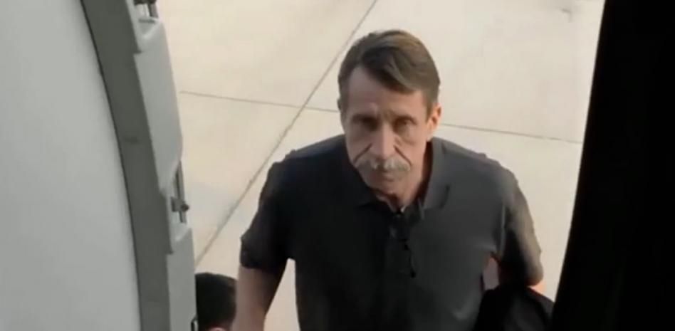 Jugada de alto riesgo de Biden por la liberación del "mercader de la muerte"