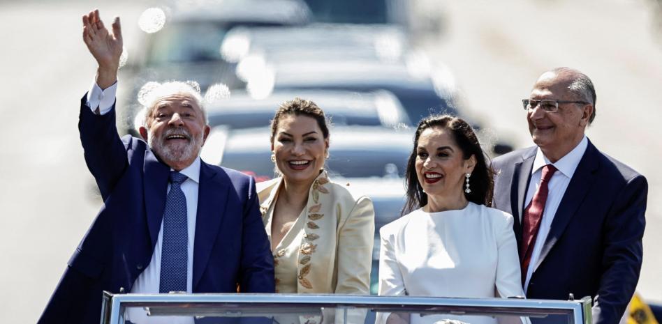 Lula promete reconstruir Brasil tras la “devastación” de Bolsonaro