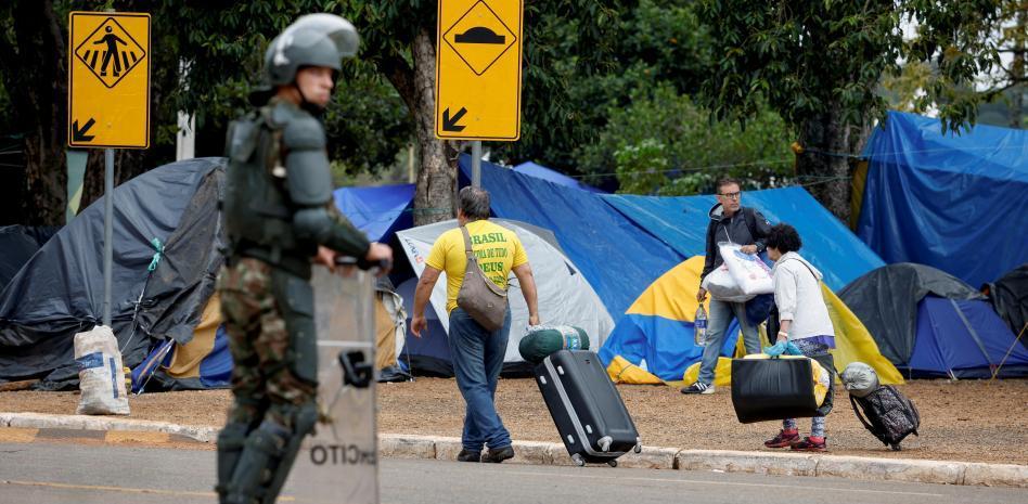 La policía de Brasil desmantela los campamentos golpistas de los bolsonaristas