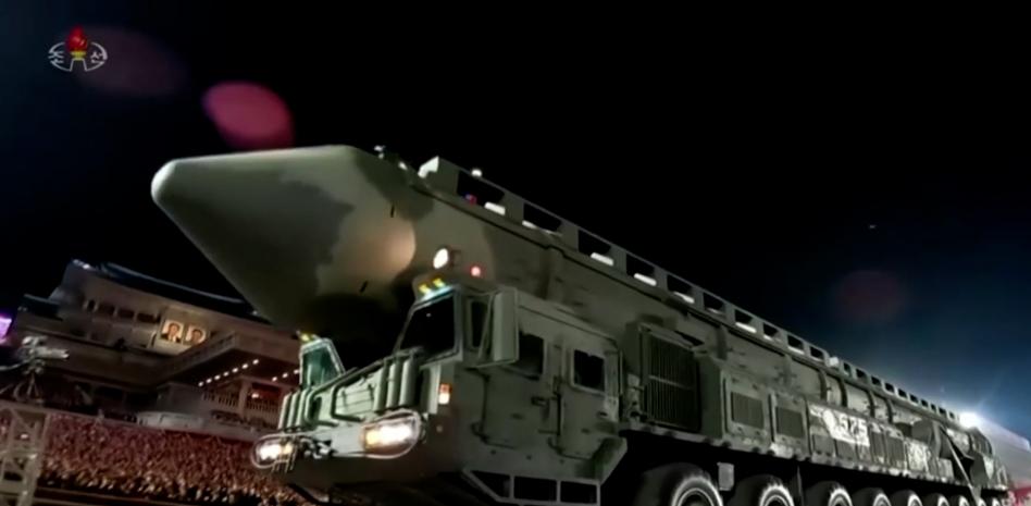 Corea del Norte muestra el mayor número de misiles nucleares jamás visto en un desfile