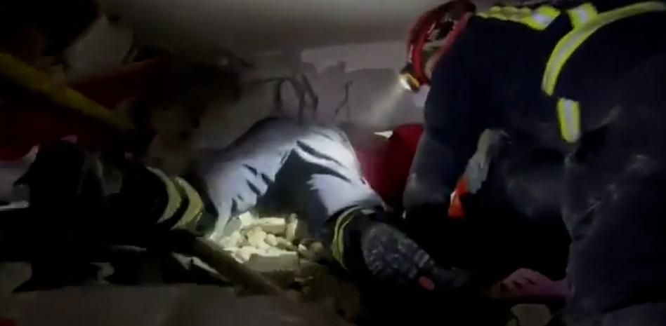 "¡Localizada!", el grito de esperanza de los equipos de rescate españoles en Turquía