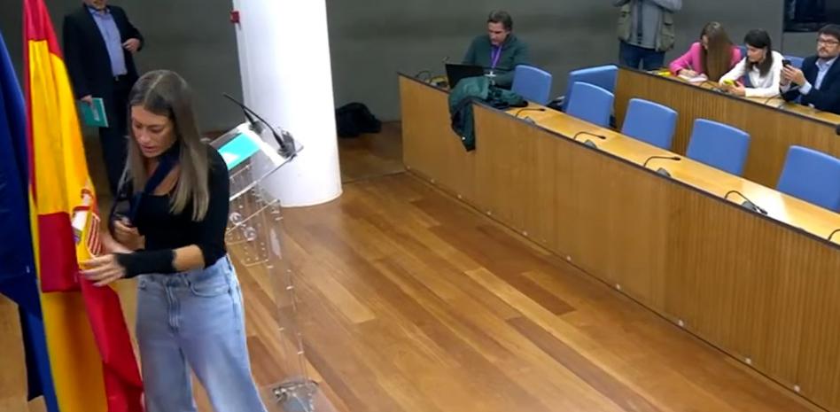 El Gobierno y Esquerra censuran a Nogueras por apartar la bandera española