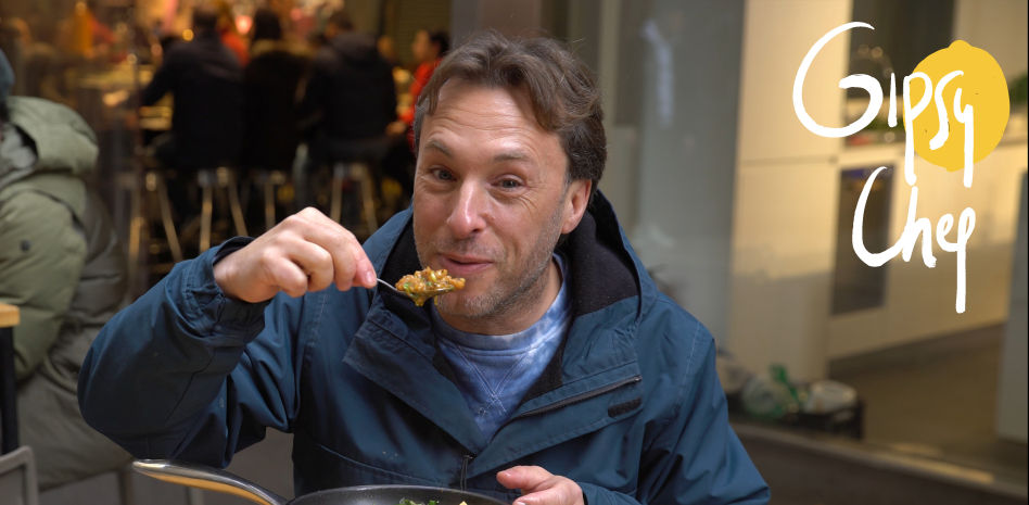 La receta exprés de alubias con huevo de Gipsy Chef para plantar cara al frío