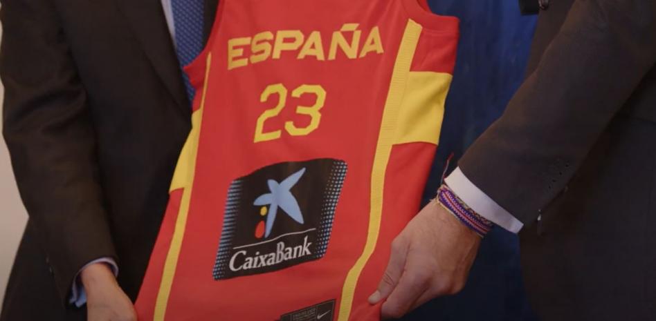 La selección española de baloncesto renueva con CaixaBank hasta 2024