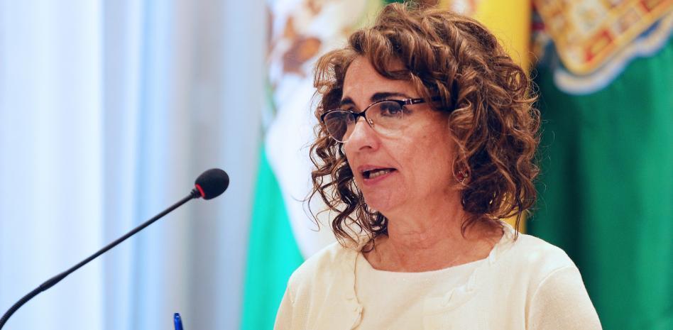 La ministra de Hacienda asegura que "los abuelos no quieren las pensiones para ellos"