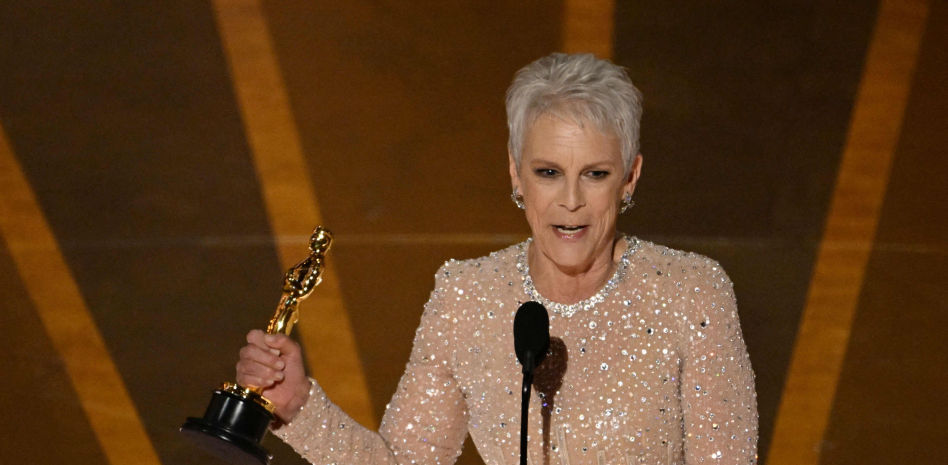 Jamie Lee Curtis derrota por sorpresa a Angela Bassett en el Oscar a mejor actriz de reparto