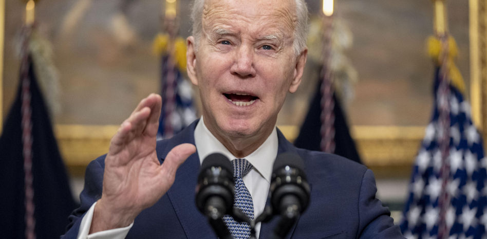 Biden defiende la solidez del sistema bancario y corta la sangría en Wall Street