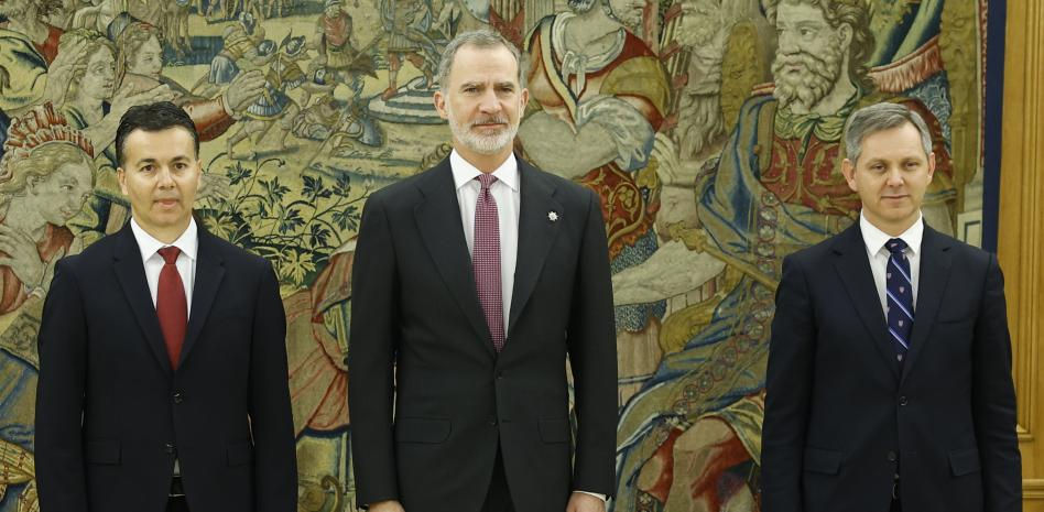 Gómez y Miñones prometen y toman posesión de sus carteras