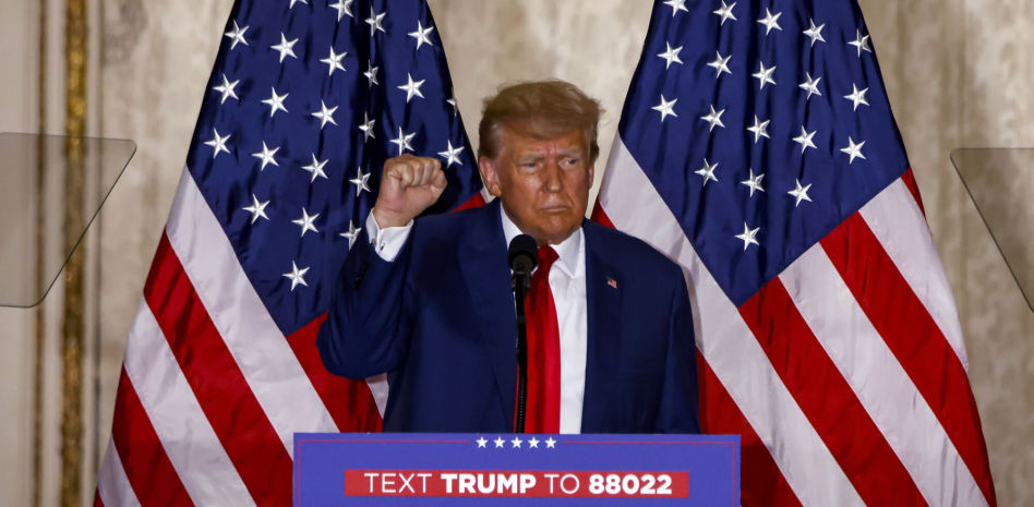 Trump llama "criminal" al fiscal que lo acusa y admite que se llevó a casa documentos secretos